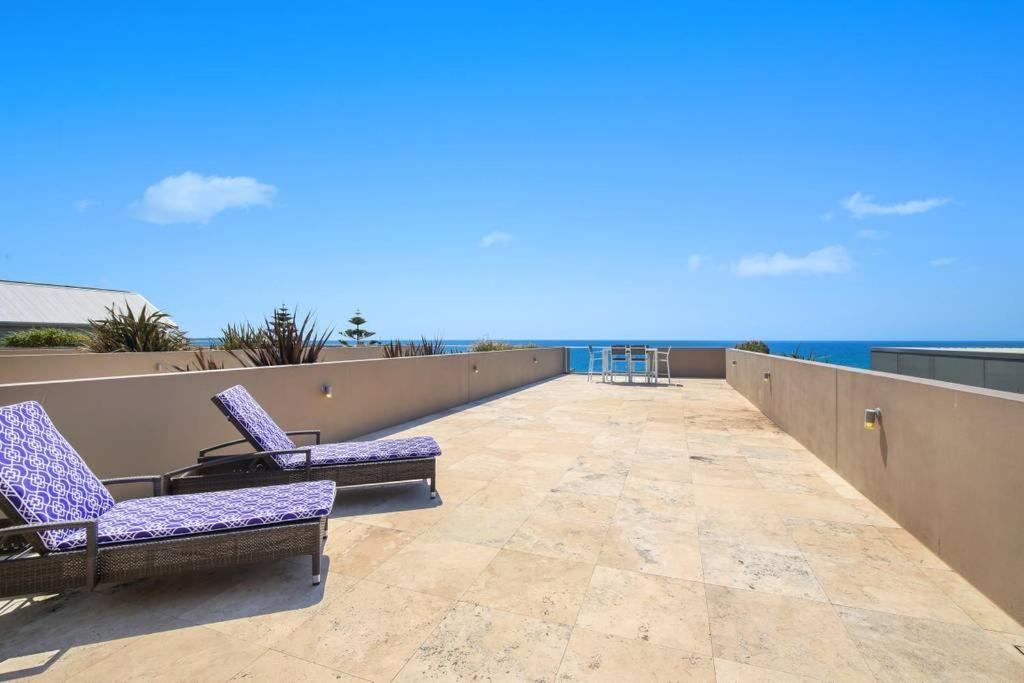 Apartament Beach And Ocean Front Penthouse With Wifi And Parking Entrance Zewnętrze zdjęcie